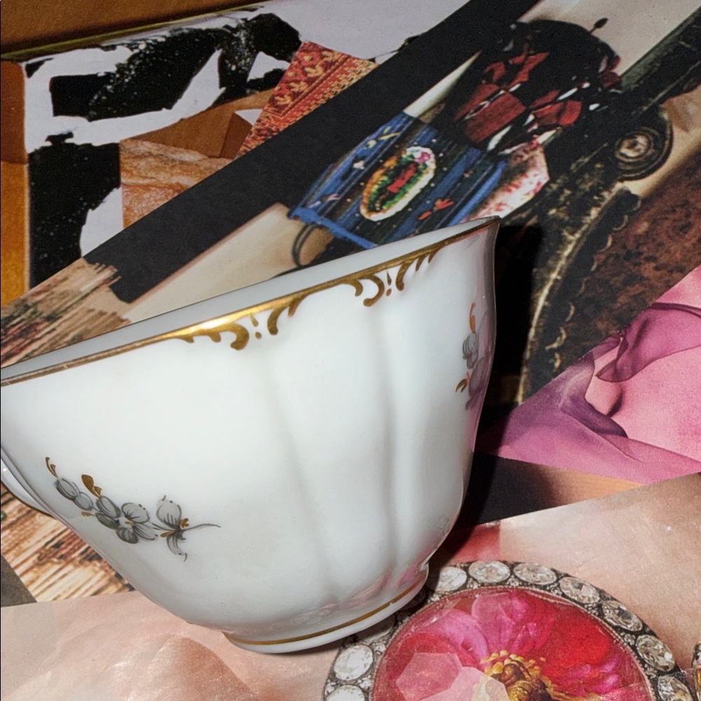 ☕️ • 🌹• Nymphenburg x Light ‘em up Vibes 🌹• 🕯️